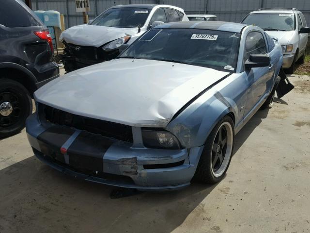1ZVFT82H355173490 - 2005 FORD MUSTANG GT BLUE photo 2