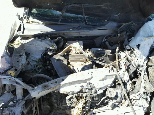 JTDBE32K420013086 - 2002 TOYOTA CAMRY LE თეთრი ფოტო 7