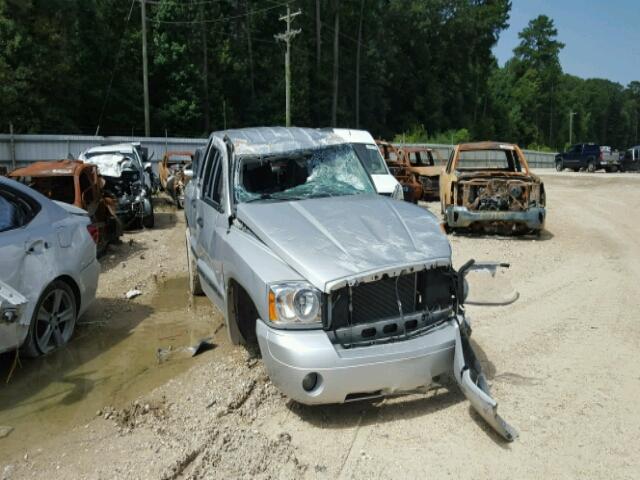 1D7HE48K57S127798 - 2007 DODGE DAKOTA QUA SILVER photo 1