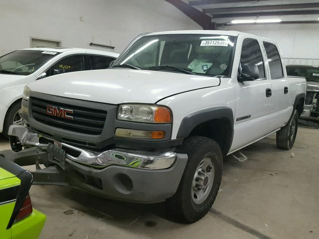 1GTHC23U46F193151 - 2006 GMC SIERRA C25 WHITE photo 2