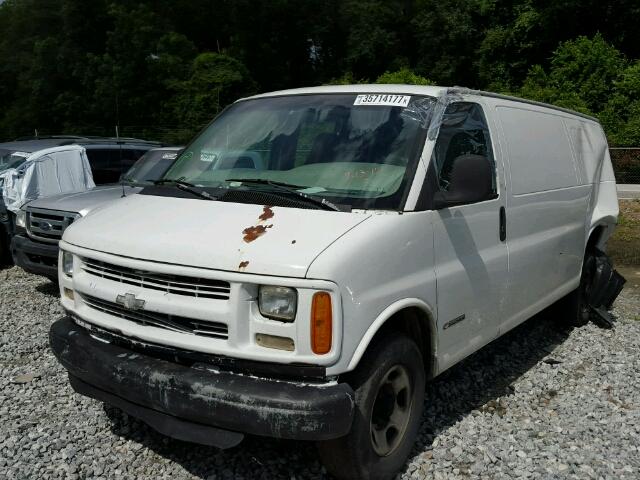 1GCGG29R0W1101114 - 1998 CHEVROLET EXPRESS G2 WHITE photo 2