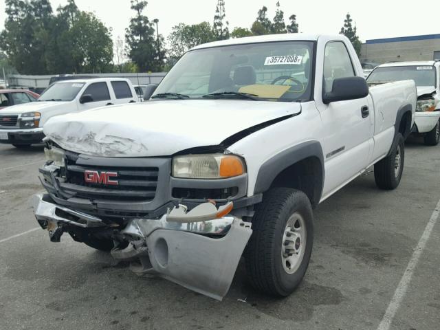 1GTHC24U95E112499 - 2005 GMC SIERRA C25 WHITE photo 2