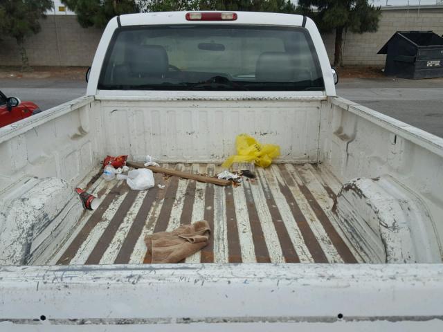 1GTHC24U95E112499 - 2005 GMC SIERRA C25 WHITE photo 6