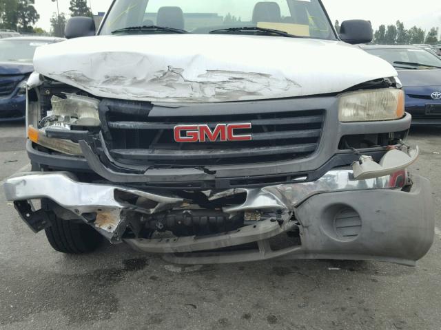 1GTHC24U95E112499 - 2005 GMC SIERRA C25 WHITE photo 9