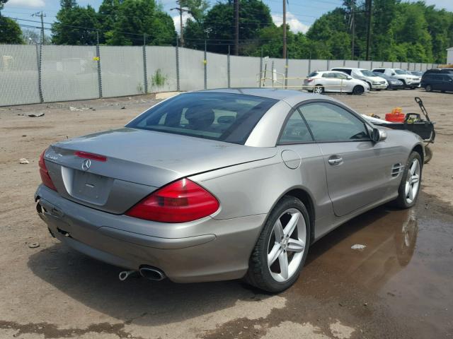 WDBSK75F25F105246 - 2005 MERCEDES-BENZ SL 500 SILVER photo 4