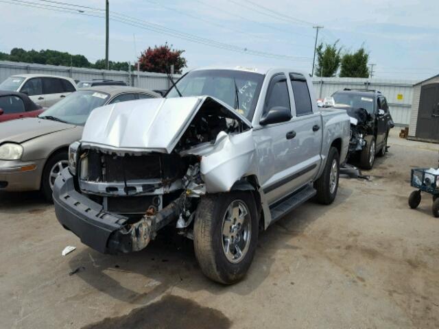 1D7HW48KX5S156160 - 2005 DODGE DAKOTA QUA SILVER photo 2