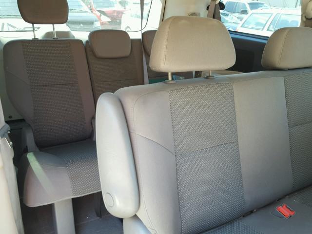 2V4RW4D14AR407672 - 2010 VOLKSWAGEN ROUTAN S SILVER photo 6