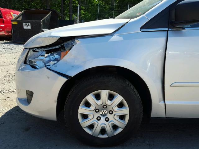 2V4RW4D14AR407672 - 2010 VOLKSWAGEN ROUTAN S SILVER photo 9