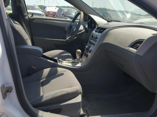 1G1ZB5EB6AF266767 - 2010 CHEVROLET MALIBU LS თეთრი ფოტო 5