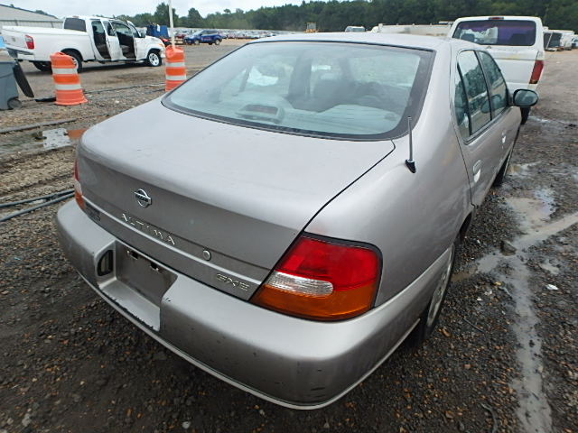 1N4DL01D2XC162155 - 1999 NISSAN ALTIMA XE SILVER photo 4