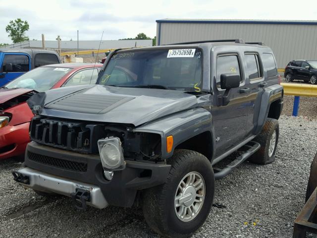 5GTEN13E688174696 - 2008 HUMMER H3 GRAY photo 2