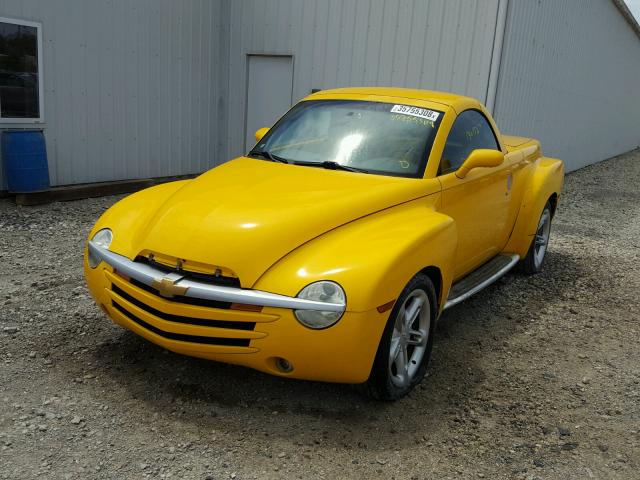 1GCES14P94B112206 - 2004 CHEVROLET SSR YELLOW photo 2