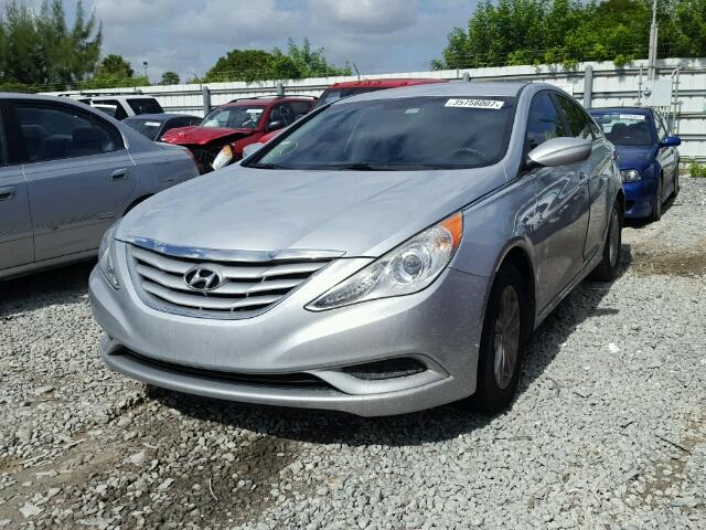 5NPEB4AC1CH474823 - 2012 HYUNDAI SONATA GLS SILVER photo 2