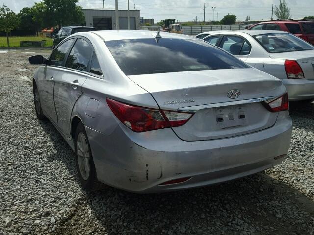 5NPEB4AC1CH474823 - 2012 HYUNDAI SONATA GLS SILVER photo 3