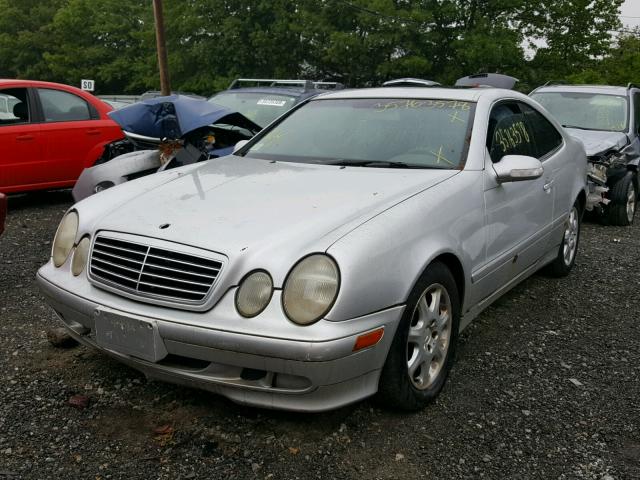 WDBLJ65G01T065111 - 2001 MERCEDES-BENZ CLK 320 SILVER photo 2