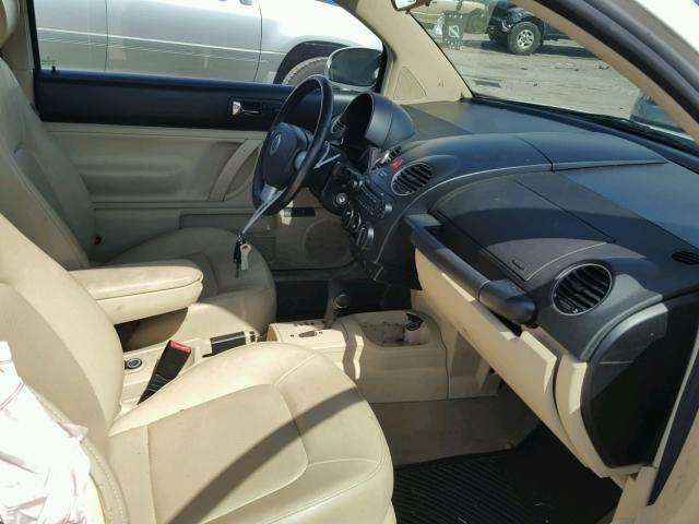 3VWRW31C39M513864 - 2009 VOLKSWAGEN NEW BEETLE 白色 照片 5