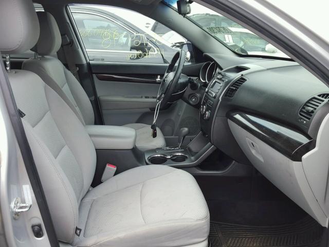 5XYKT4A10CG296179 - 2012 KIA SORENTO BA SILVER photo 5