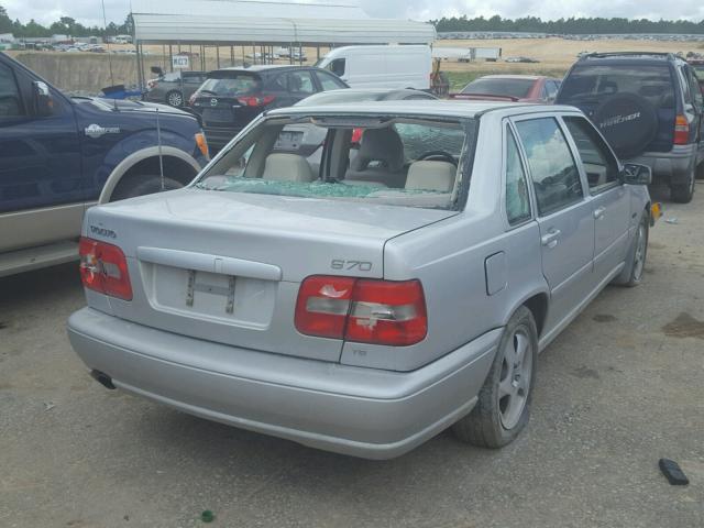 YV1LS5371W1527197 - 1998 VOLVO S70 T5 TUR SILVER photo 4