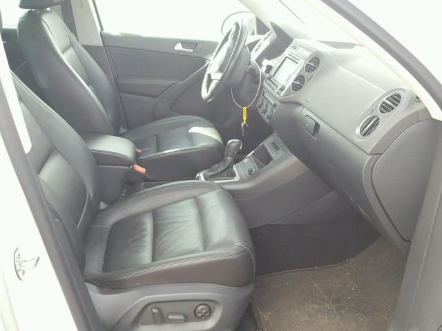 WVGTV7AX0HK010929 - 2017 VOLKSWAGEN TIGUAN SPO თეთრი ფოტო 5