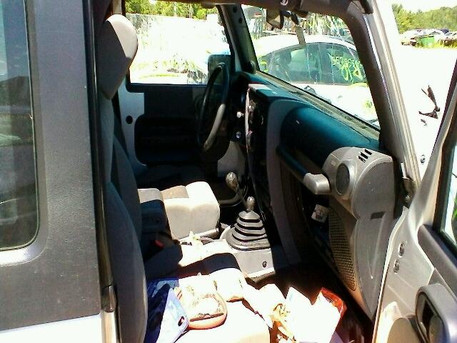 1J4AA2D17AL146471 - 2010 JEEP WRANGLER S 银色 照片 5