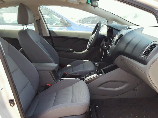 3KPFK4A76HE098266 - 2017 KIA FORTE LX SILVER photo 5