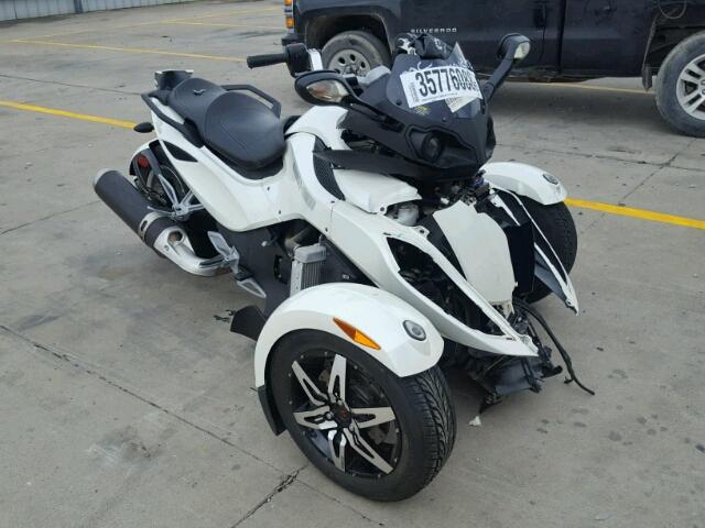 2BXJAEC15AV000450 - 2010 CAN-AM SPYDER ROA WHITE photo 1