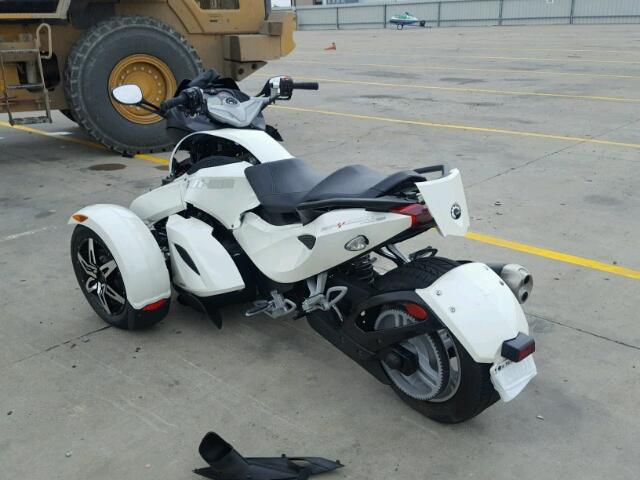 2BXJAEC15AV000450 - 2010 CAN-AM SPYDER ROA WHITE photo 3