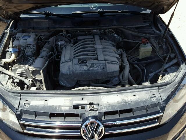 WVGEF9BP7DD009954 - 2013 VOLKSWAGEN TOUAREG V6 BLACK photo 7