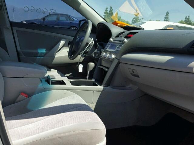 4T1BF3EK3BU215169 - 2011 TOYOTA CAMRY BASE SILVER photo 5