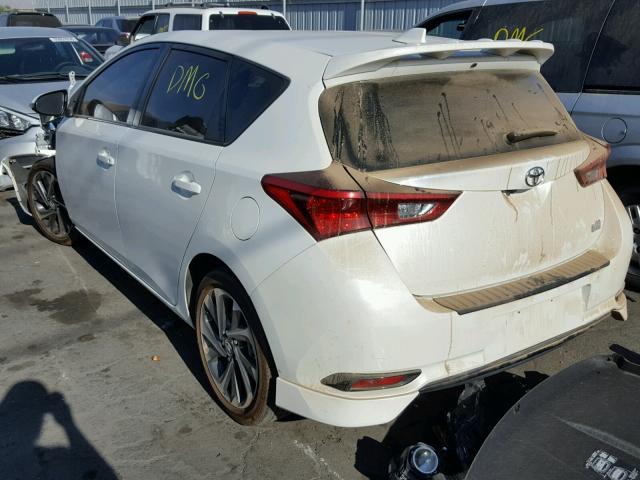 JTNKARJE0JJ554442 - 2018 TOYOTA COROLLA IM WHITE photo 3