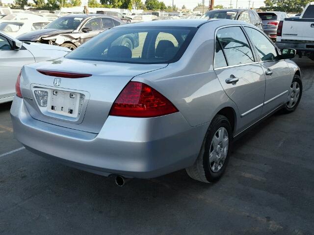 1HGCM56477A218032 - 2007 HONDA ACCORD LX SILVER photo 4