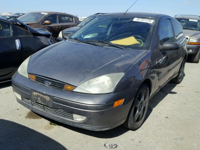 3FAFP31Z63R189767 - 2003 FORD FOCUS ZX3 GRAY photo 2