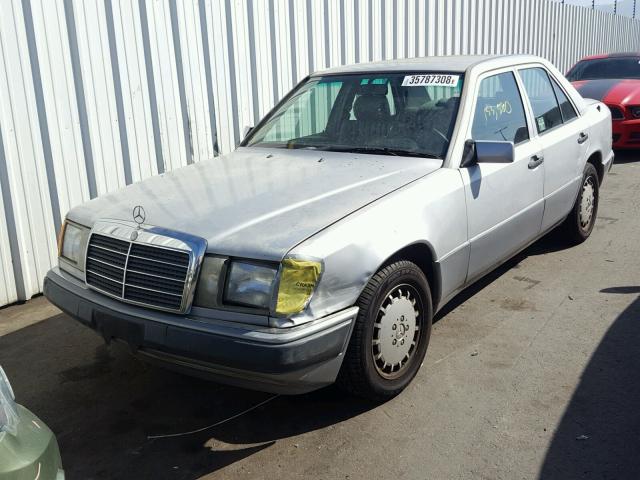 WDBEA28E6PB988087 - 1993 MERCEDES-BENZ 300 E 2.8 SILVER photo 2