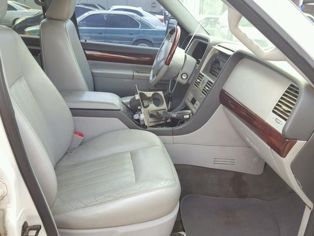 5LMEU68H74ZJ17625 - 2004 LINCOLN AVIATOR 白色 照片 5