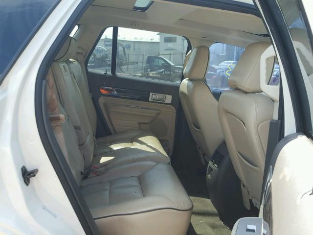 2LMDU68C88BJ06410 - 2008 LINCOLN MKX WHITE photo 6