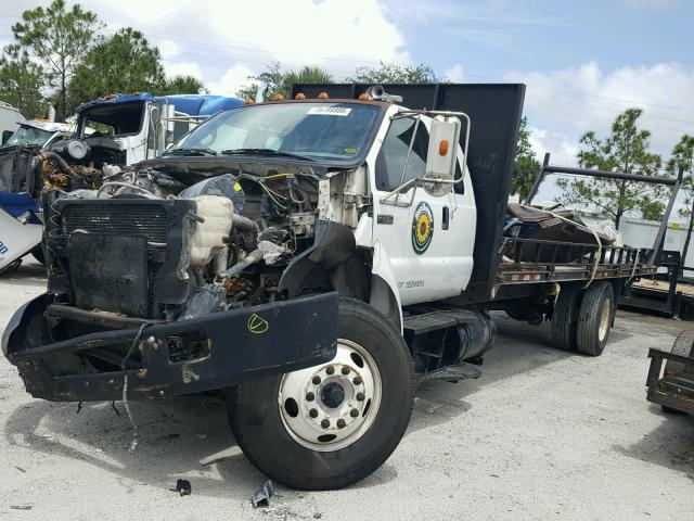 3FRXX75404V605862 - 2004 FORD F750 SUPER WHITE photo 2