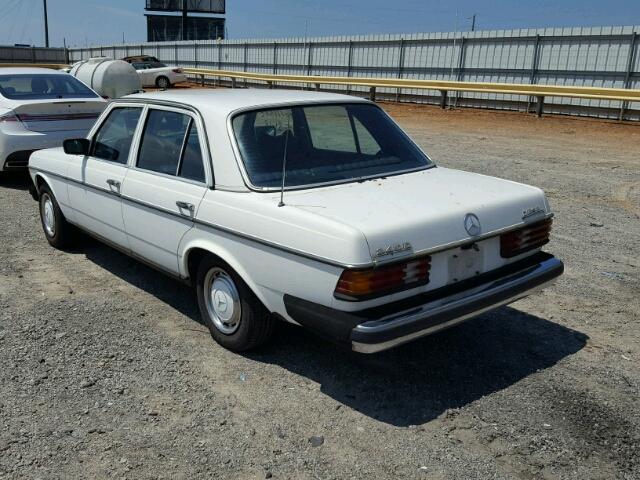 12312310019585 - 1977 MERCEDES-BENZ 240 D WHITE photo 3