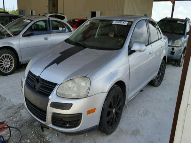 3VWRZ7AJ0AM147301 - 2010 VOLKSWAGEN JETTA SE GRAY photo 2