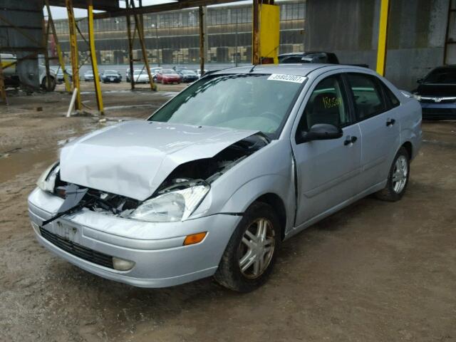 1FAFP34301W125516 - 2001 FORD FOCUS SILVER photo 2