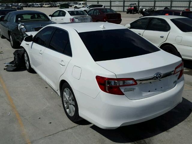 4T1BD1FK6DU071192 - 2013 TOYOTA CAMRY HYBR WHITE photo 3