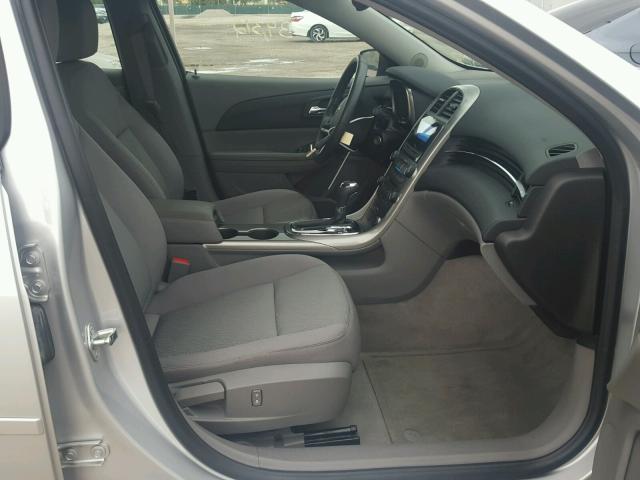 1G11B5SA3DF334858 - 2013 CHEVROLET MALIBU LS 银色 照片 5