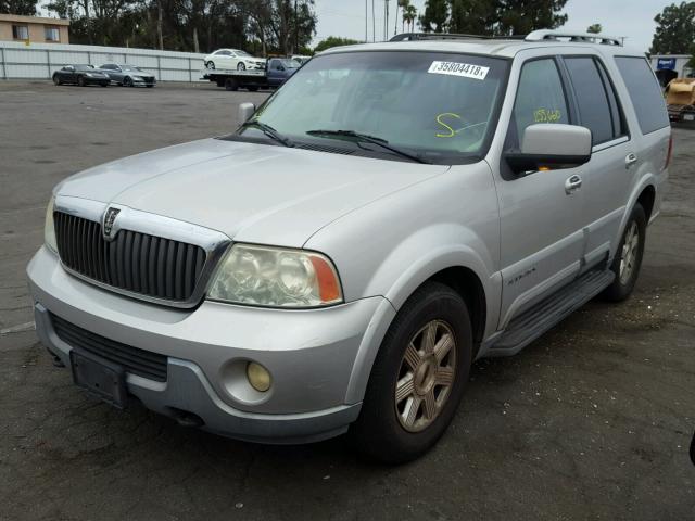 5LMFU27RX3LJ12184 - 2003 LINCOLN NAVIGATOR SILVER photo 2