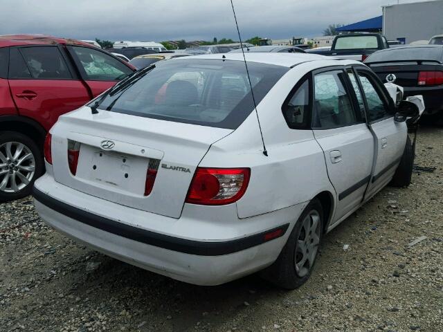 KMHDN56D85U164019 - 2005 HYUNDAI ELANTRA WHITE photo 4