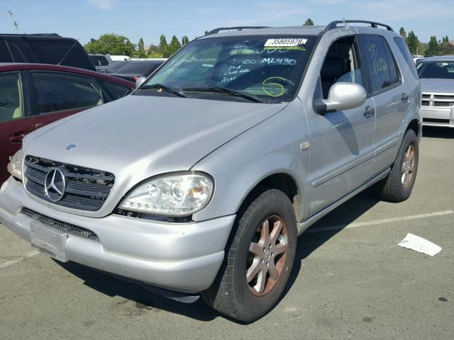 4JGAB72E9YA179320 - 2000 MERCEDES-BENZ ML 430 SILVER photo 2