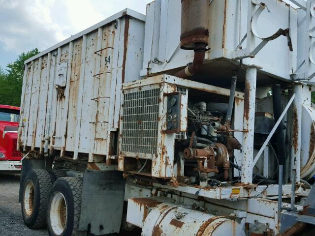 1CYCCG289GT034980 - 1986 CRANE CARRIER DUMP TRUCK WHITE photo 6