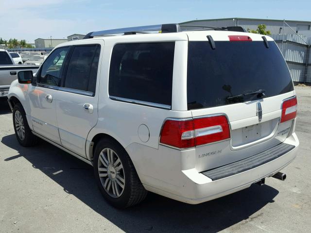 5LMFU275X8LJ01447 - 2008 LINCOLN NAVIGATOR WHITE photo 3