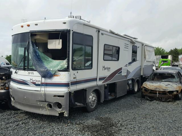 4UZAAHBV42CK51755 - 2002 FREIGHTLINER CHASSIS X WHITE photo 2