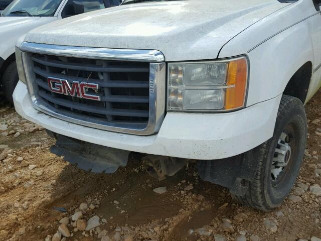 1GTHC29K58E194730 - 2008 GMC SIERRA C25 WHITE photo 9