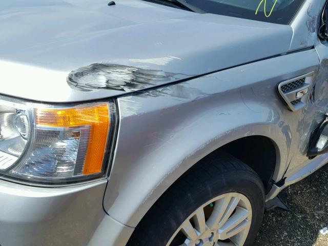 SALFT2BN8AH195797 - 2010 LAND ROVER LR2 HSE TE SILVER photo 9