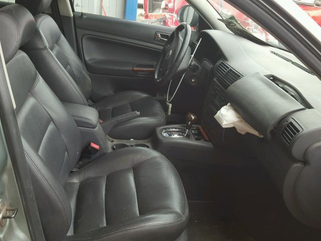 WVWYU63B35E121848 - 2005 VOLKSWAGEN PASSAT GLX 绿色 照片 5